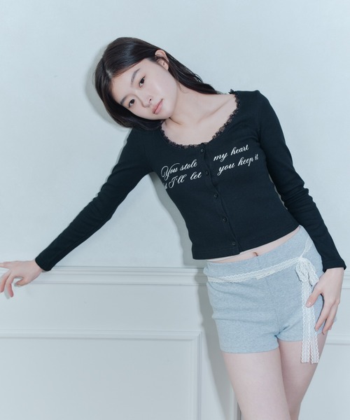 FCMM(エフシーエムエム)の「LETTRING BUTTON L/S TEE/レタリングボタンロングスリーブT(Tシャツ/カットソー・レディース・ホワイト/ブラック/グレー・SMALL/MEDIUM)」の14枚目の写真