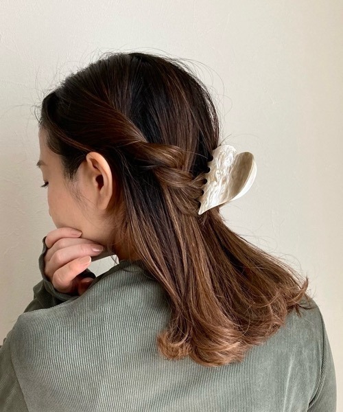 tone(トーン)の「【KuKuLu TOKYO】ハートシルエット バンスクリップ(バレッタ/ヘアクリップ・レディース・ブラウン/ピンク/ベージュ・FREE)」の1枚目の写真