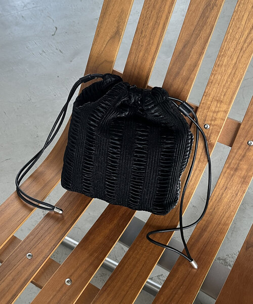 CAPRICIEUX LE'MAGE(カプリシューレマージュ)の「ギャザー巾着バッグ(ショルダーバッグ・レディース・ホワイト系その他/ブラック・FREE)」の7枚目の写真