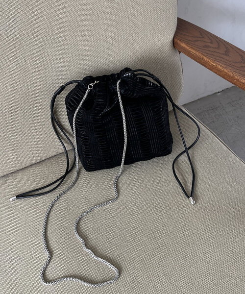 CAPRICIEUX LE'MAGE(カプリシューレマージュ)の「ギャザー巾着バッグ(ショルダーバッグ・レディース・ホワイト系その他/ブラック・FREE)」の8枚目の写真