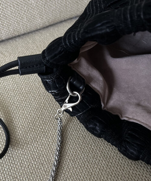 CAPRICIEUX LE'MAGE(カプリシューレマージュ)の「ギャザー巾着バッグ(ショルダーバッグ・レディース・ホワイト系その他/ブラック・FREE)」の12枚目の写真