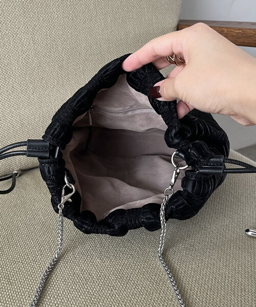 CAPRICIEUX LE'MAGE(カプリシューレマージュ)の「ギャザー巾着バッグ(ショルダーバッグ・レディース・ホワイト系その他/ブラック・FREE)」の13枚目の写真