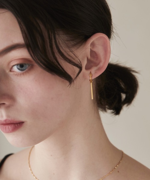 ciite' surgical stainless(シーテサージカルステンレス)の「【 金属アレルギー対応 】 バーモチーフ イヤリング サージカルステンレス (両耳用)(イヤリング・レディース・シルバー/ゴールド・FREE)」の2枚目の写真