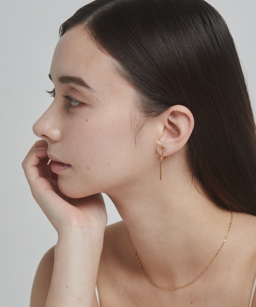 ciite' surgical stainless(シーテサージカルステンレス)の「【 金属アレルギー対応 】 バーモチーフ イヤリング サージカルステンレス (両耳用)(イヤリング・レディース・シルバー/ゴールド・FREE)」の4枚目の写真