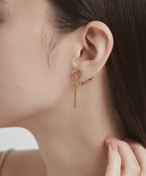 ciite' surgical stainless(シーテサージカルステンレス)の「【 金属アレルギー対応 】 バーモチーフ イヤリング サージカルステンレス (両耳用)(イヤリング・レディース・シルバー/ゴールド・FREE)」の6枚目の写真