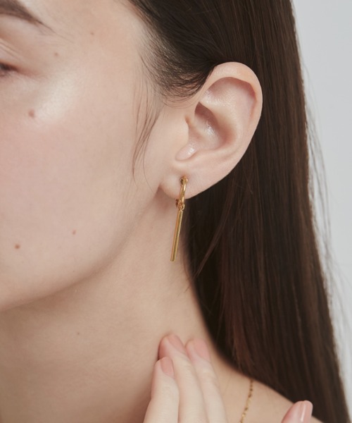 ciite' surgical stainless(シーテサージカルステンレス)の「【 金属アレルギー対応 】 バーモチーフ イヤリング サージカルステンレス (両耳用)(イヤリング・レディース・シルバー/ゴールド・FREE)」の7枚目の写真