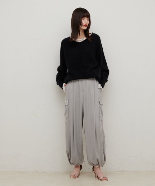 LARUTA（ラルータ）の「【LARUTA】サテンカーゴパンツ（カーゴパンツ・レディース・グレイッシュベージュ/アイボリー/チャコールグレー・FREE）」の18枚目の写真