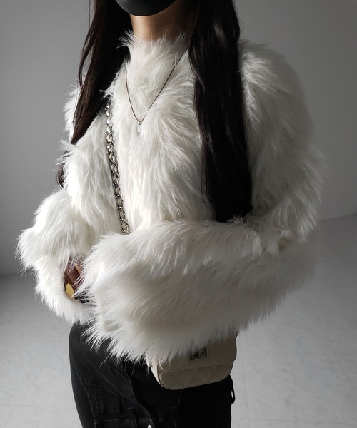 me+em select(ミームセレクト)の「【 2color 】ボリュームスリーブショートトロミシャギーニット / Volume sleeve short toromi shaggy knit(ニット/セーター・レディース・ホワイト/ブラック・FREE)」の4枚目の写真