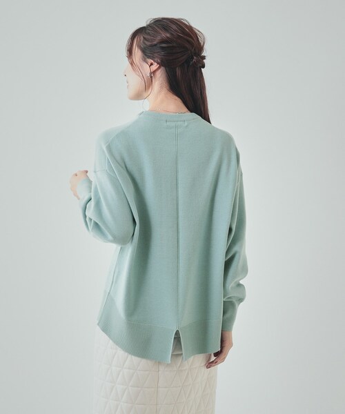 SHOO・LA・RUE(シューラルー)の「◆【洗える/毛玉レス】インせず着られる 大人の抜け感 バックスリットニット(ニット/セーター・レディース・ライトグレー/グリーン系/ブラック/ホワイト系5・01/02/03/04)」の10枚目の写真