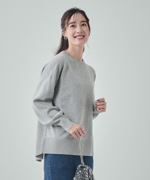 SHOO・LA・RUE(シューラルー)の「◆【洗える/毛玉レス】インせず着られる 大人の抜け感 バックスリットニット(ニット/セーター・レディース・ライトグレー/グリーン系/ブラック/ホワイト系5・01/02/03/04)」の17枚目の写真