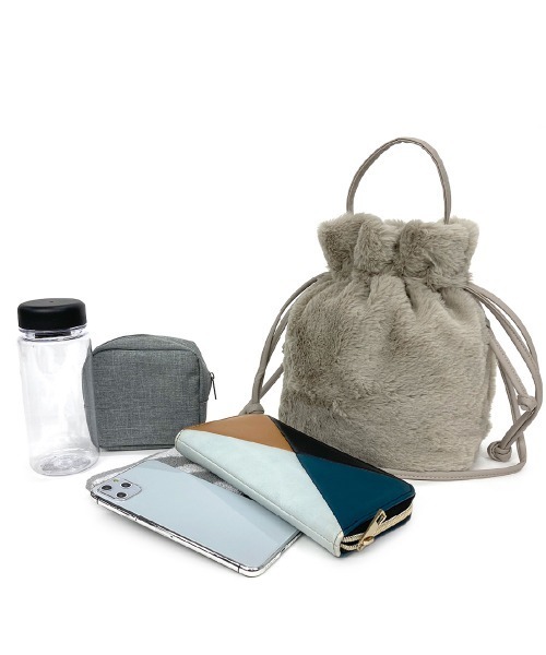 and it_（アンドイット）の「巾着2WAYファーショルダー（ショルダーバッグ・レディース・モカ/ブラウン/レオパード/グレー/チャコールグレー/ライトベージュ・FREE）」の7枚目の写真