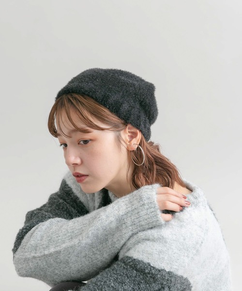 KBF(ケイビーエフ)の「ラメニットビーニー(ニットキャップ/ビーニー・レディース・シルバー/ブラック・ONE)」の4枚目の写真