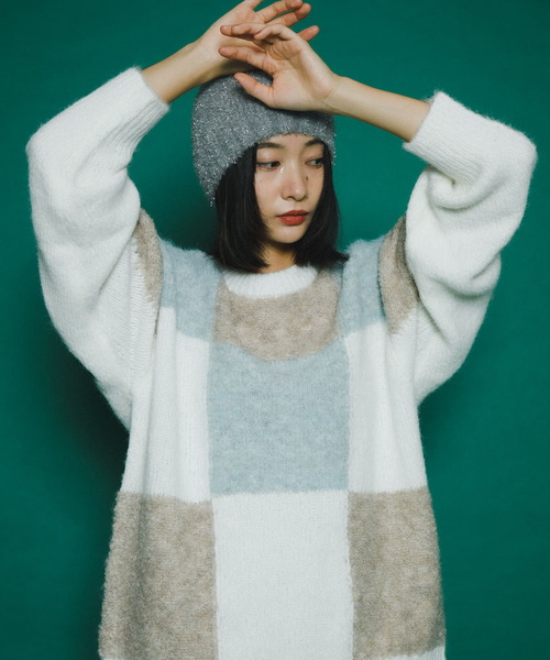 KBF(ケイビーエフ)の「ラメニットビーニー(ニットキャップ/ビーニー・レディース・シルバー/ブラック・ONE)」の11枚目の写真