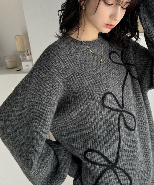 mily bilet（ミウィビレット）の「【mily bilet】ほどよい甘さで存在感漂う♪リボンコード刺繍畦編みニットプルオーバーニット（ニット/セーター・レディース・チャコール/モカ/ブラック・LARGE/MEDIUM/SMALL/X-LARGE）」の10枚目の写真