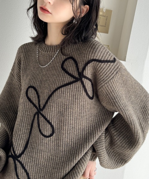 mily bilet（ミウィビレット）の「【mily bilet】ほどよい甘さで存在感漂う♪リボンコード刺繍畦編みニットプルオーバーニット（ニット/セーター・レディース・チャコール/モカ/ブラック・LARGE/MEDIUM/SMALL/X-LARGE）」の13枚目の写真