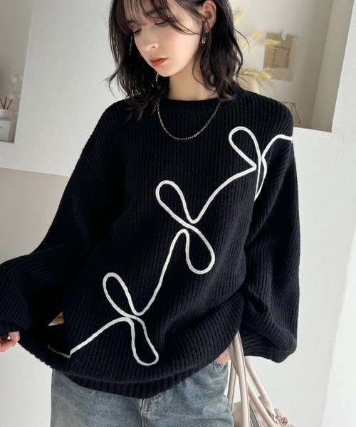 mily bilet（ミウィビレット）の「【mily bilet】ほどよい甘さで存在感漂う♪リボンコード刺繍畦編みニットプルオーバーニット（ニット/セーター・レディース・チャコール/モカ/ブラック・LARGE/MEDIUM/SMALL/X-LARGE）」の5枚目の写真