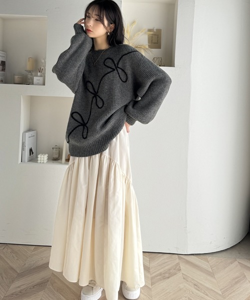 mily bilet（ミウィビレット）の「【mily bilet】ほどよい甘さで存在感漂う♪リボンコード刺繍畦編みニットプルオーバーニット（ニット/セーター・レディース・チャコール/モカ/ブラック・LARGE/MEDIUM/SMALL/X-LARGE）」の9枚目の写真