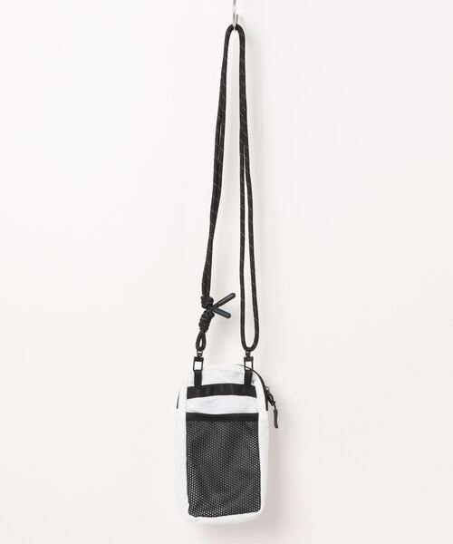 VANS（バンズ）の「VANS ヴァンズ Rip-Stop Smart Shoulder BAG 124K7190200 ABC-MART限定 OFF WHITE（ボディバッグ/ウエストポーチ・メンズ・ホワイト・FREE）」の2枚目の写真