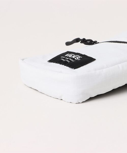 VANS（バンズ）の「VANS ヴァンズ Rip-Stop Smart Shoulder BAG 124K7190200 ABC-MART限定 OFF WHITE（ボディバッグ/ウエストポーチ・メンズ・ホワイト・FREE）」の3枚目の写真
