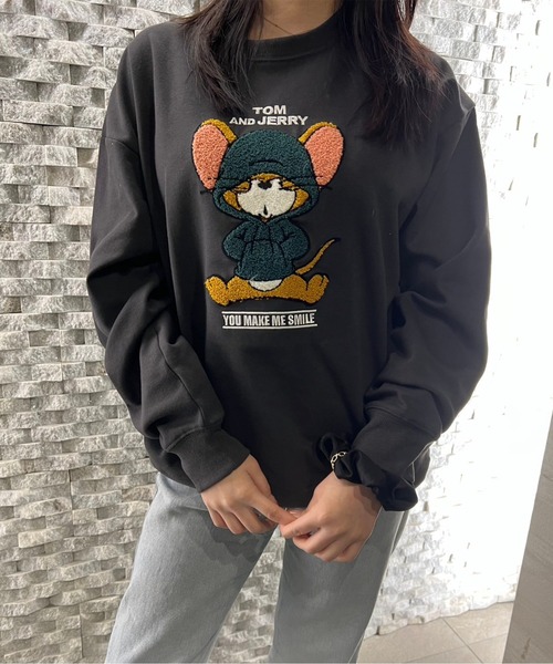 Tom&Jerry(トムアンドジェリー)の「【TOM & JERRY/トムとジェリー】ユニセックス ダンボールスウェット/袖2本ライン/さがら刺繍/アップリケ刺繍(スウェット・レディース・ホワイト系3/ホワイト系1/サックスブルー系1/ホワイト系2/ブルーグリーン/ベージュ系1/ブラック系3/ブラック系2/ブラック系1/サックスブルー系2/ベージュ系2/ホワイト系4・M/LL/L)」の7枚目の写真