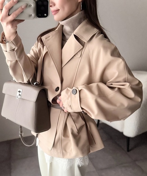 ANGIE（アンジー）の「ショート トレンチコート（トレンチコート・レディース・ベージュ/ライトベージュ/キャメル/ネイビー・FREE）」の17枚目の写真