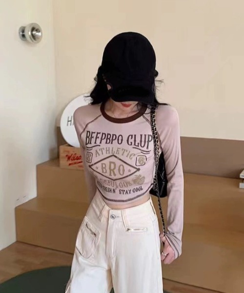 SHEPP（シープ）の「ヴィンテージ風ショート丈トップス（Tシャツ/カットソー・レディース・ベージュ/ワイン・M/L）」の4枚目の写真