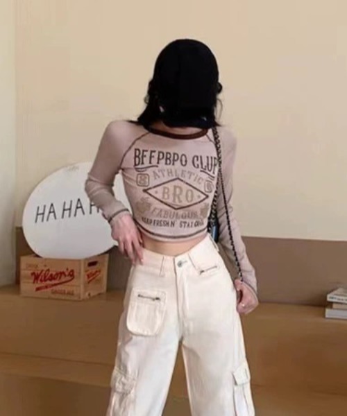 SHEPP（シープ）の「ヴィンテージ風ショート丈トップス（Tシャツ/カットソー・レディース・ベージュ/ワイン・M/L）」の3枚目の写真
