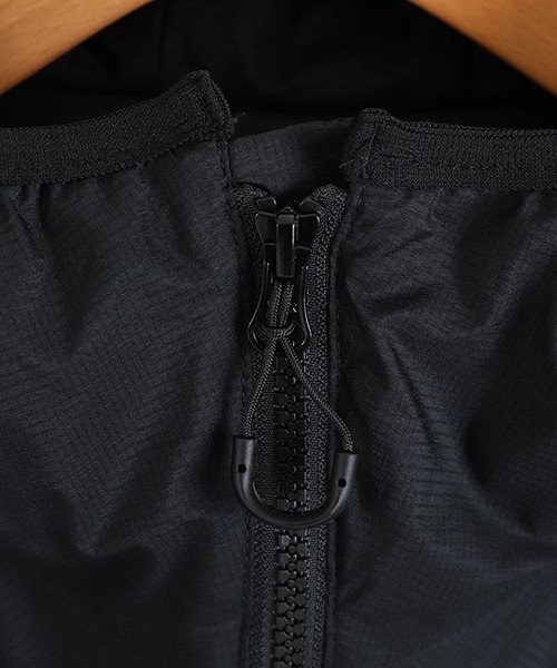 CMF OUTDOOR GARMENT（シーエムエフアウトドアガーメント）の「CMF OUTDOOR GARMENT / シーエムエフ アウトドア ガーメント：UL WARMER JK：CMF2402-J07C[AST]（ブルゾン・メンズ・グレー系その他/ブラック・L/M）」の4枚目の写真