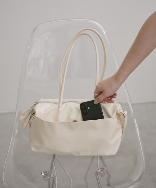 Aunt Marie's(アントマリーズ)の「アウトポケットボストンバッグ(ボストンバッグ・レディース・ブラック/アイボリー・FREE)」の2枚目の写真