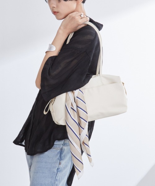 Aunt Marie's(アントマリーズ)の「アウトポケットボストンバッグ(ボストンバッグ・レディース・ブラック/アイボリー・FREE)」の18枚目の写真