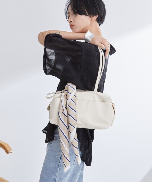 Aunt Marie's(アントマリーズ)の「アウトポケットボストンバッグ(ボストンバッグ・レディース・ブラック/アイボリー・FREE)」の17枚目の写真