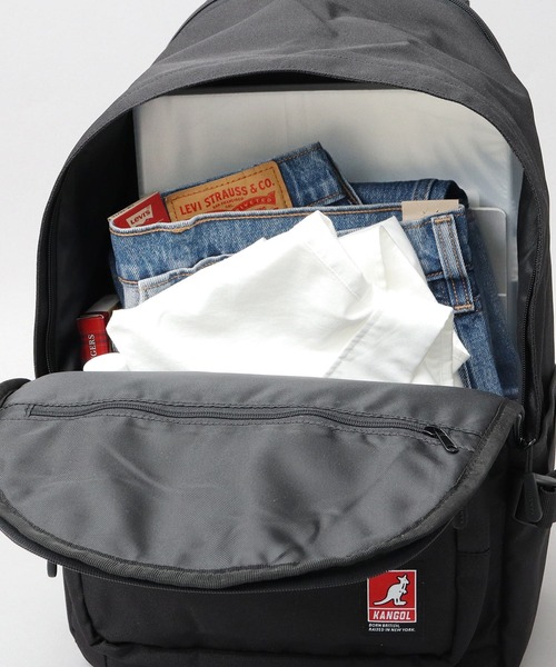 KANGOL(カンゴール)の「タブレット・PC専用スペース付き 2層式 ラウンドバックパック A4・B4・PC収納対応モデル(バックパック/リュック・メンズ・ブラック系その他/ブラック系その他2・FREE)」の13枚目の写真