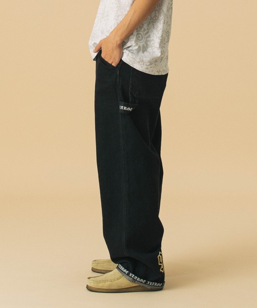 XLARGE（エクストララージ）の「OLD ENGLISH DENIM PAINTER PANTS（デニムパンツ・メンズ・インディゴブルー/ブラック・30inch/32inch/34inch/36inch）」の3枚目の写真