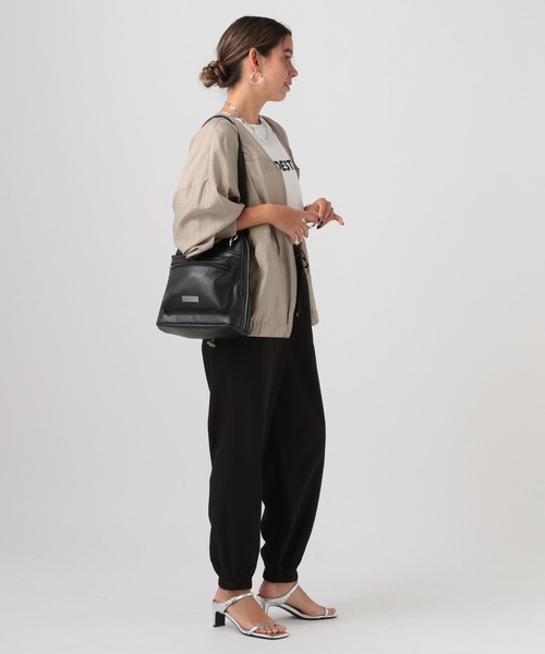 BAYFLOW（ベイフロー）の「[小ぶりでも収納力抜群]フェイクレザー2WAYリュック（バックパック/リュック・レディース・ブラック/サックスブルー・FREE）」の5枚目の写真