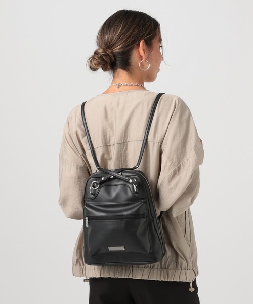 BAYFLOW（ベイフロー）の「[小ぶりでも収納力抜群]フェイクレザー2WAYリュック（バックパック/リュック・レディース・ブラック/サックスブルー・FREE）」の7枚目の写真