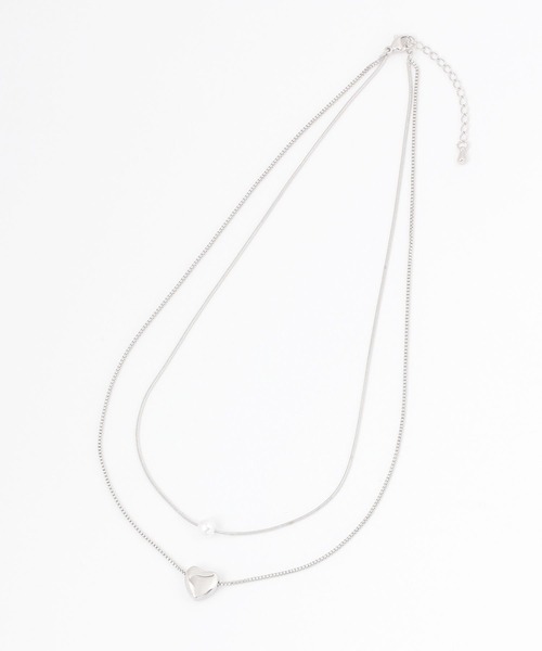 BAYFLOW（ベイフロー）の「ステンレス2連ハートパールネックレス（ネックレス・レディース・イエロー/ライトグレー・FREE）」の3枚目の写真