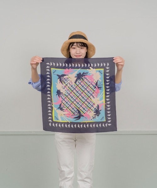 Rivel(リヴェル)の「【pom AMSTERDAM】スカーフ パラダイスバード シルク 50×50cm オランダ発(バンダナ/スカーフ・レディース・ブラック/オレンジ・FREE)」の9枚目の写真