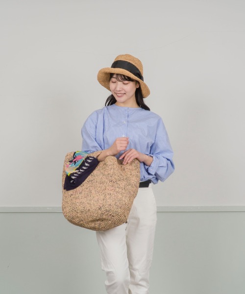 Rivel(リヴェル)の「【pom AMSTERDAM】スカーフ パラダイスバード シルク 50×50cm オランダ発(バンダナ/スカーフ・レディース・ブラック/オレンジ・FREE)」の4枚目の写真