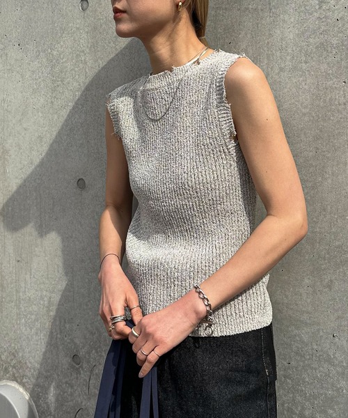 feepur（フェピュール）の「【ハンドウォッシャブル】フリンジノースリニット（タンクトップ・レディース・ブラウン/オフホワイト/ネイビー・MEDIUM）」の4枚目の写真