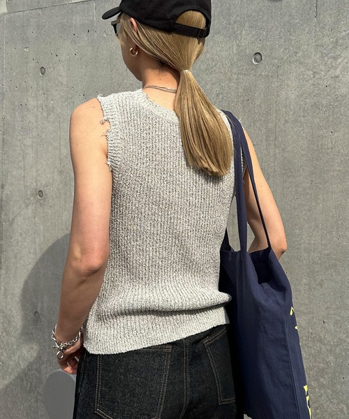 feepur（フェピュール）の「【ハンドウォッシャブル】フリンジノースリニット（タンクトップ・レディース・ブラウン/オフホワイト/ネイビー・MEDIUM）」の5枚目の写真