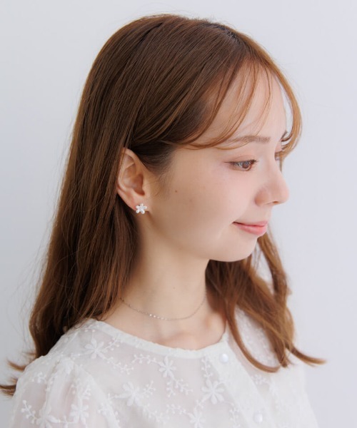 flower（フラワー）の「イベリスピアス（ピアス（片耳用）・レディース・ホワイト・FREE）」の6枚目の写真