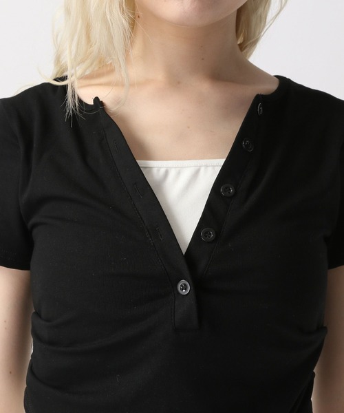 FOREVER 21(フォーエバー トゥエンティーワン)の「【2025SS】レイヤード風スキッパーTシャツ(Tシャツ/カットソー・レディース・ブラック/オフホワイト/レッド・FREE)」の9枚目の写真