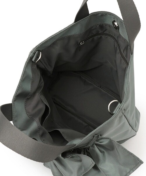 SHIPS（シップス）の「【WEB限定】チャーム 付き フリル トート（トートバッグ・レディース・ブラウン/ブラック/グレー/ベージュ・ONE SIZE）」の19枚目の写真