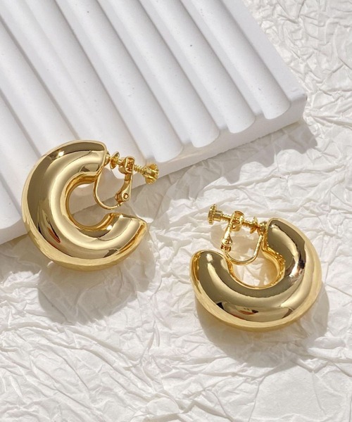 yu-ka（ユーカ）の「YU-KA:チャンキーフープイヤリング chunky hoop earring（イヤリング・レディース・ゴールド/シルバー・FREE）」の3枚目の写真
