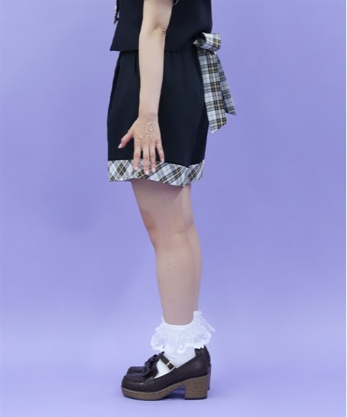 axes femme POETIQUE(アクシーズファムポエティック)の「バイカラーショートパンツ(その他パンツ・レディース・ブラック/ネイビー・MEDIUM)」の4枚目の写真