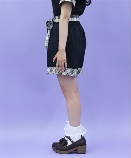 axes femme POETIQUE(アクシーズファムポエティック)の「バイカラーショートパンツ(その他パンツ・レディース・ブラック/ネイビー・MEDIUM)」の7枚目の写真