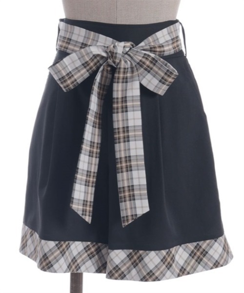 axes femme POETIQUE(アクシーズファムポエティック)の「バイカラーショートパンツ(その他パンツ・レディース・ブラック/ネイビー・MEDIUM)」の9枚目の写真
