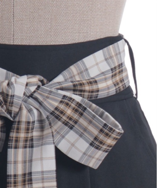 axes femme POETIQUE(アクシーズファムポエティック)の「バイカラーショートパンツ(その他パンツ・レディース・ブラック/ネイビー・MEDIUM)」の12枚目の写真