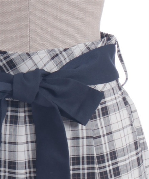 axes femme POETIQUE(アクシーズファムポエティック)の「バイカラーショートパンツ(その他パンツ・レディース・ブラック/ネイビー・MEDIUM)」の20枚目の写真