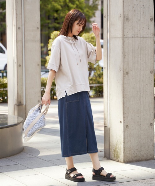 ikka（イッカ）の「GOKU楽冷感タイトスカート（スカート・レディース・ブラック/ネイビー/ダークベージュ・M/L/S）」の4枚目の写真